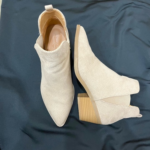 Universal Thread Shoes - Booties